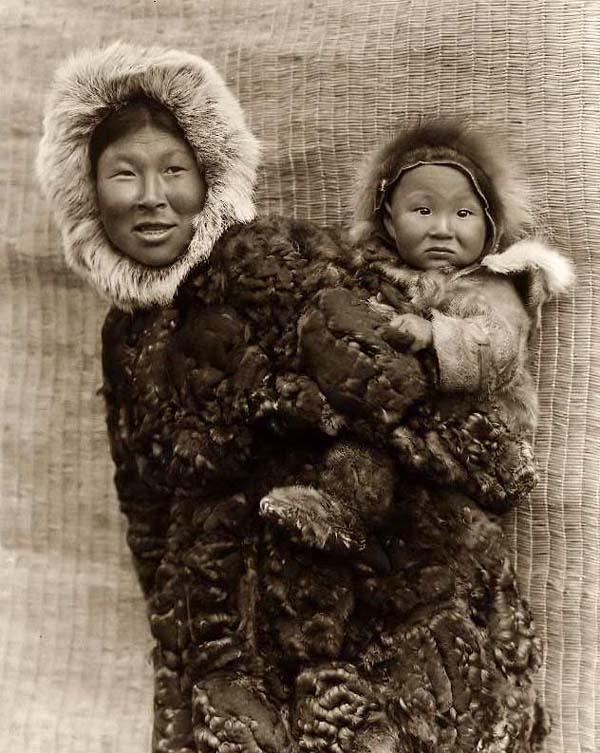 Eskimo-Woman-and-Baby