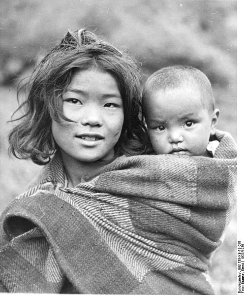 Tibetan-baby-carrying-by-Ernst-Krause
